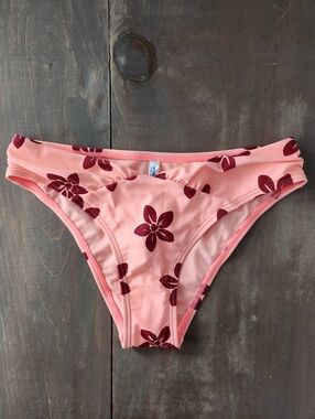 NWT La Vie en Rose Coral Red Floral V-Cut Cheeky Bikini Bottom - Size Small